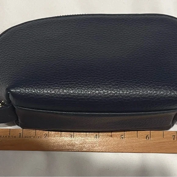 EUC CUYANA Small Makeup Bag, Navy, 5”x8”x2 1/2” - Picture 6 of 7